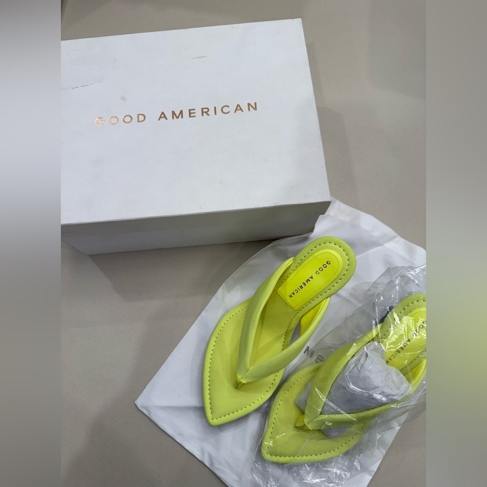 Good American Chartreuse Wedge Sandals - Picture 2 of 3